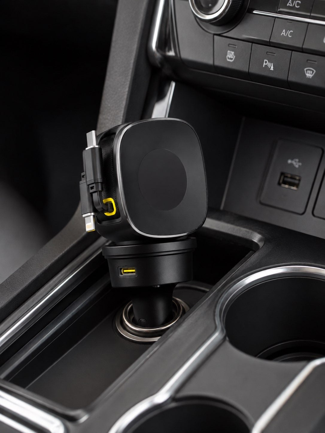 SHOPCAST VoltRide — Chargeur Voiture 240W 4 Ports | Câble Rétractable USB-C